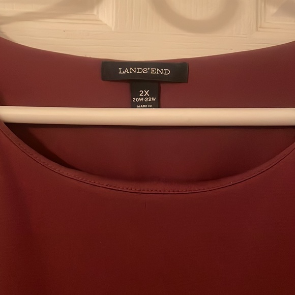 A deep maroon dress - Picture 3 of 3